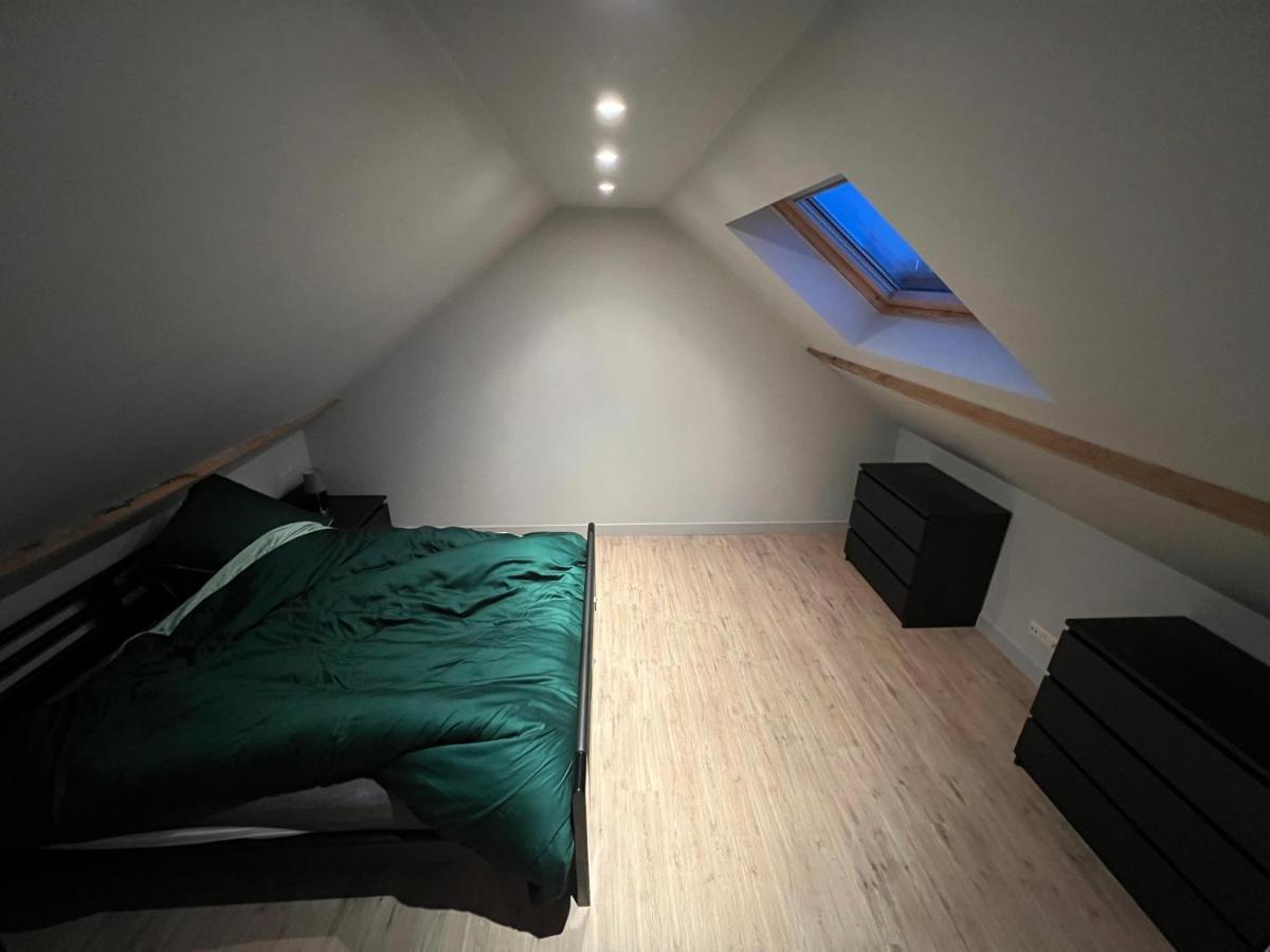 Ruim App. Met Grote Garage Lägenhet Ieper Exteriör bild